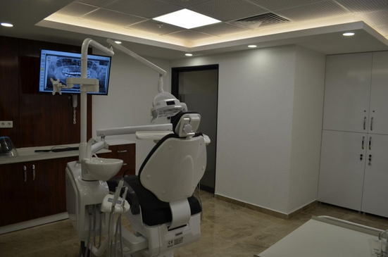 Slider image (7) EMG KLiNiK Oral and Dental Health Clinic